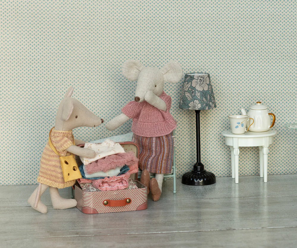 Small Suitcase, Micro Rose