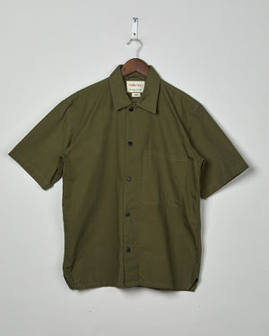 
                
                    Load image into Gallery viewer, Men&amp;#39;s Lightweight Organic Buttoned Short Sleeve Shirt - Olive
                
            
