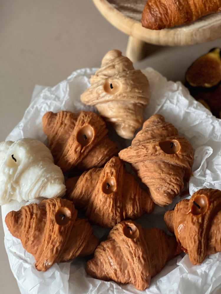 Croissant Candle: Brown / Unscented