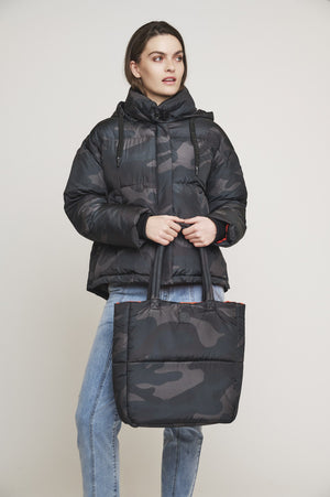 Bien Padded Shopping Bag - Dark Green Camo