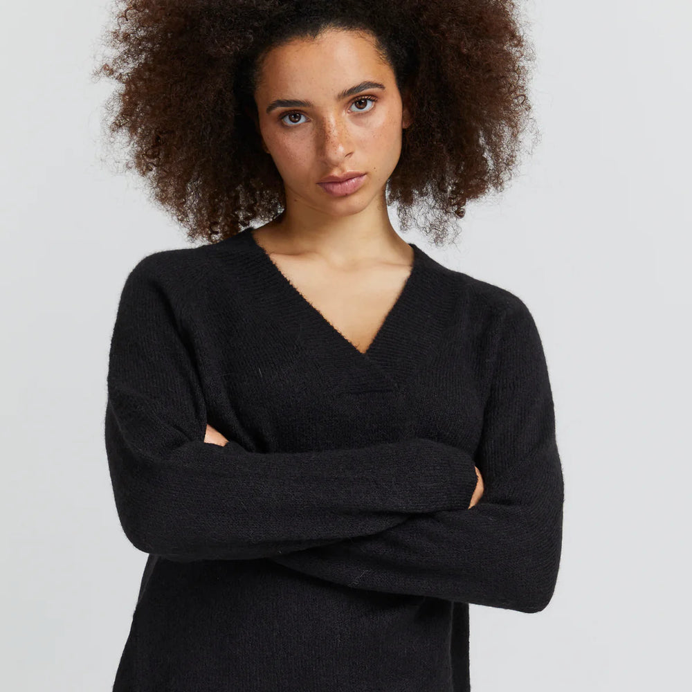 KAMARA  V Neck Pullover - Black