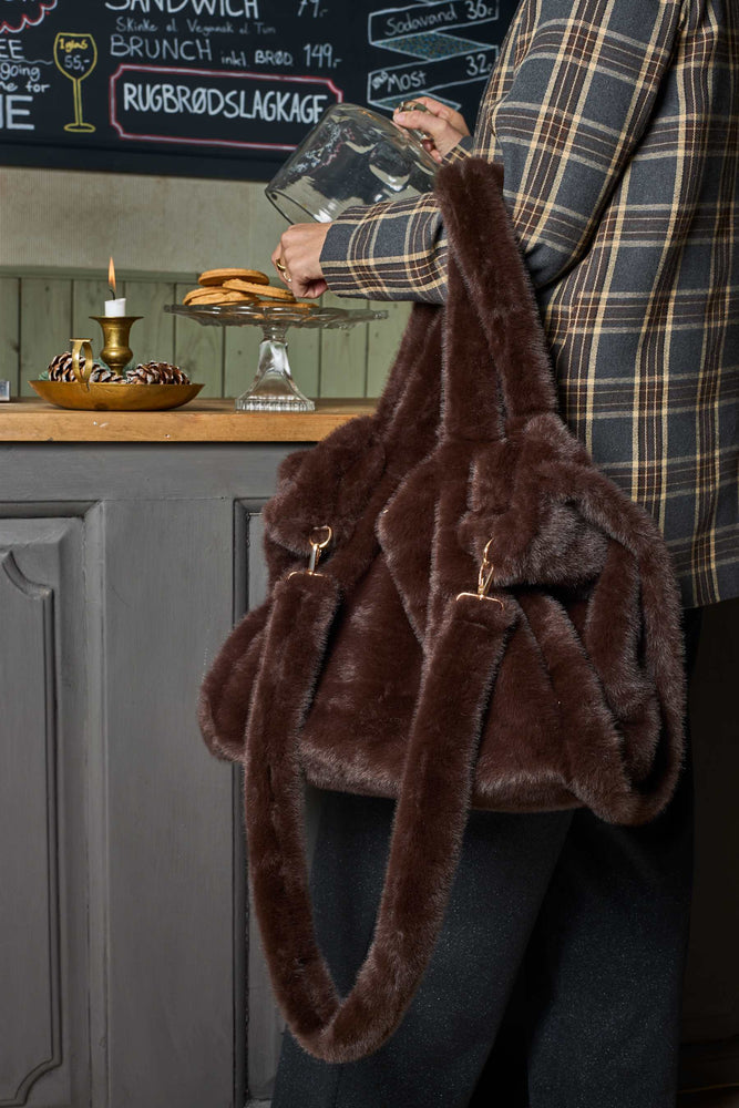 Loma Big Furry Shopper Bag - Coffee