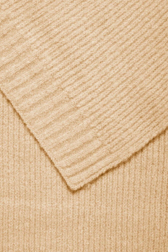 Ivo Scarf  - Travertine