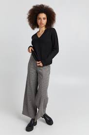 KAMARA  V Neck Pullover - Black