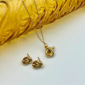 Knot Necklace