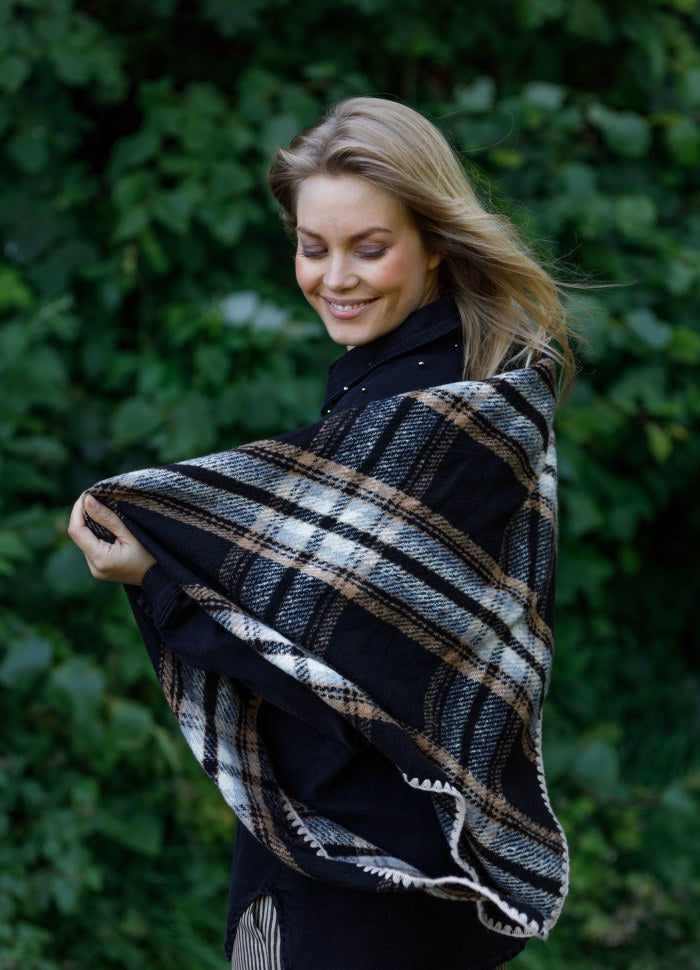 Leoni Large Soft Check Scarf