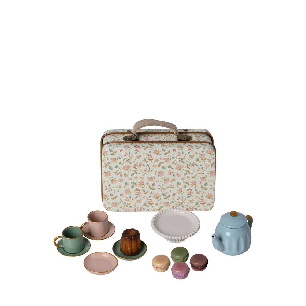 Afternoon treat, Mouse - Merle