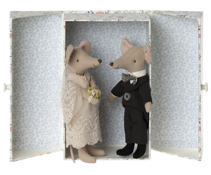 Wedding Mice, Couple in a Box