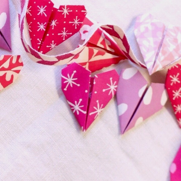 
                
                    Load image into Gallery viewer, Origami Heart Bunting Kit
                
            